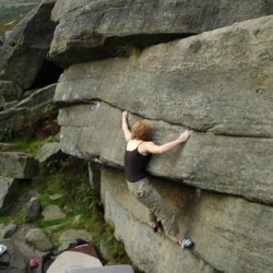 0009_Annika_in-Banana_Fingers-Peak_District-Foto-Christopher_Gutknecht.jpg