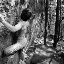 0003_Isa_Schoeffl_bouldering_in-Algund-Foto-Enrico_Haase.jpg