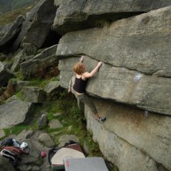 0007_Annika_in-Banana_Fingers-Peak_District-Foto-Christopher_Gutknecht.jpg