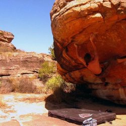 0014_Stefan_Henny_in_einem_Boulderproblem_in-Suedafrika-Archiv-Henny.jpg