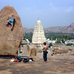 0003_Sunset_Plateau_mit_Blick_auf_den-Hampi_Main_Tempel-Archiv-Sebastian_Klee.jpg