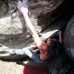 0006_Sebastian_Arndt_in_einem_Boulderproblem_in-Targasonne-Archiv-Sebastian_Arndt.jpg