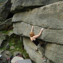 0010_Annika_in-Banana_Fingers-Peak_District-Foto-Christopher_Gutknecht.jpg