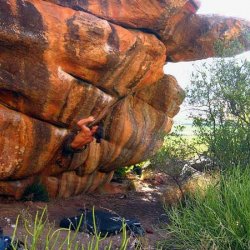 0027_Stefan_Henny_in_einem_Boulderproblem_in-Suedafrika-Archiv-Henny.jpg