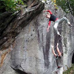 0130_Miriam_Grum_bouldering_in_Brione-Foto-Mono_Berthold.jpg