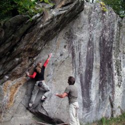 0133_Miriam_Grum_bouldering_in_Brione-Foto-Mono_Berthold.jpg