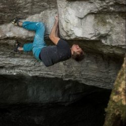 max-raeuber-in-geissel-gottes-bouldern-frankenjura