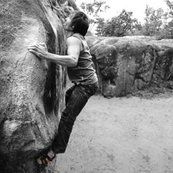 0003_Markus_Schaedel_Bouldering_in-Fontainebleau-Foto-Enrico_Haase.jpg