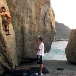 0028_Stefan_Henny_in_einem_Boulderproblem_in-Suedafrika-Archiv-Henny.jpg