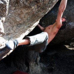 0005_Sebastian_Arndt_in_einem_Boulderproblem_in-Targasonne-Archiv-Sebastian_Arndt.jpg