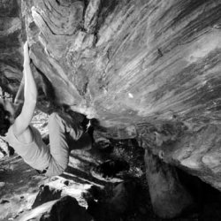 0005_Isa_Schoeffl_bouldering_in-Algund-Foto-Enrico_Haase.jpg