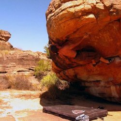 0013_Stefan_Henny_in_einem_Boulderproblem_in-Suedafrika-Archiv-Henny.jpg