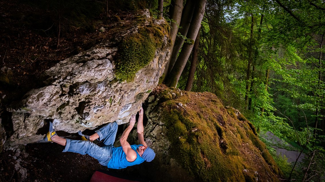Maik Urbczat bouldering in "Sentinel"- Picture-Urbczat