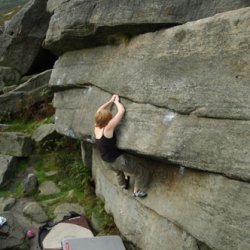 0008_Annika_in-Banana_Fingers-Peak_District-Foto-Christopher_Gutknecht.jpg