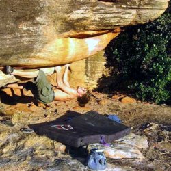 0024_Stefan_Henny_in_einem_Boulderproblem_in-Suedafrika-Archiv-Henny.jpg