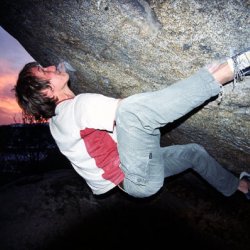 0007_Sebastian_Arndt_in_einem_Boulderproblem_in-Targasonne-Archiv-Sebastian_Arndt.jpg