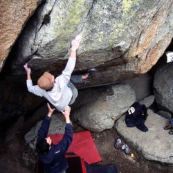 0008_Sebastian_Arndt_in_einem_Boulderproblem_in-Targasonne-Archiv-Sebastian_Arndt.jpg