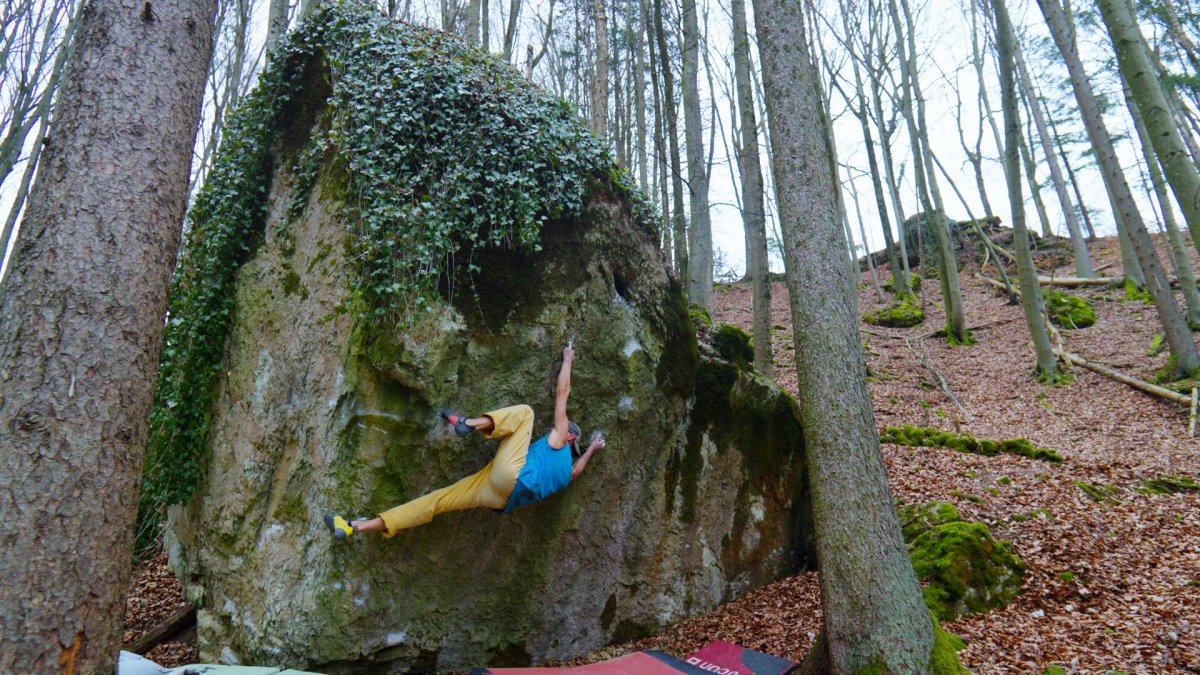 Maik Urbczat bouldering in "Message from biceps"- Picture-Urbczat